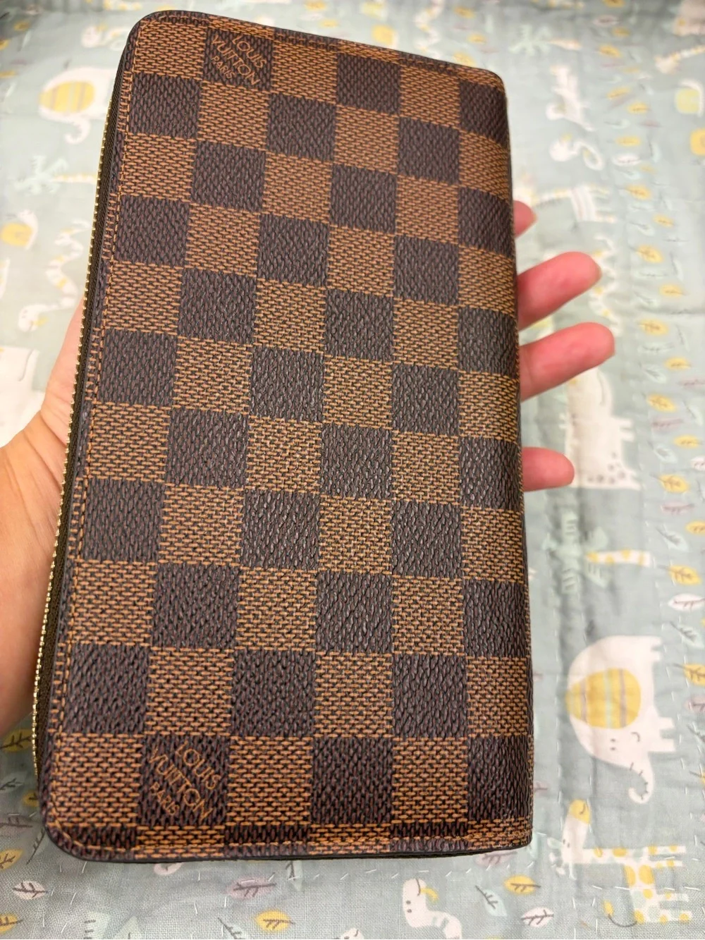 Louis Vuitton Zippy Wallet (PRICE FIRM)